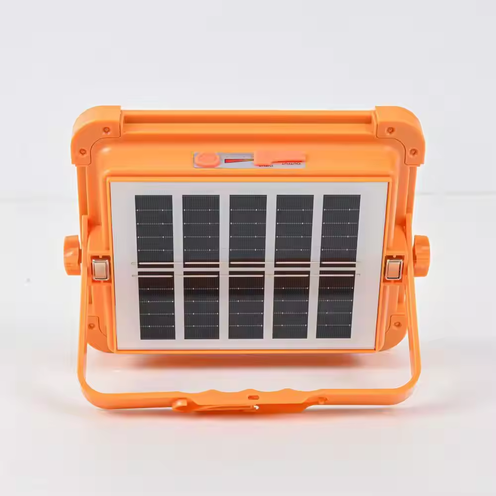 Proiettore solare a LED portat - Zumtobel Outdoor Lighting recensione e prezzo